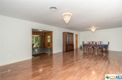 919 E Cedar St, Seguin, TX 78155 - photo 5