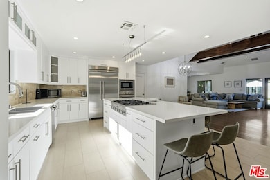 13201 Bloomfield St, Sherman Oaks, CA 91423 - photo 6