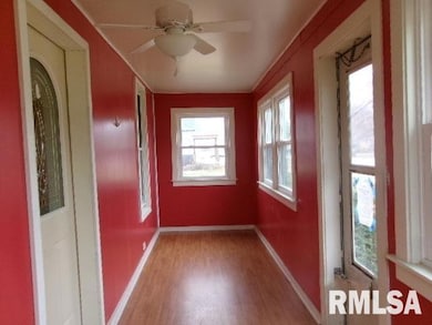 1611 N Hoyt St, Chillicothe, IL 61523 - photo 3