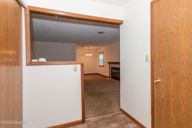 704 Cambridge Manor Dr, Schenectady, NY 12302 - photo 5