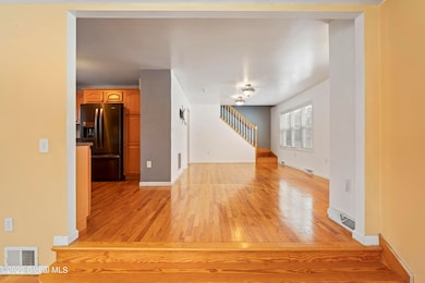 Hommati.com-136_Mountain_View_Ave_NY-01-