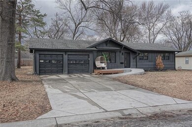 7326 Edgewood Blvd, Shawnee, KS 66203 - photo 2