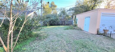 View of yard featuring an outdoor structure