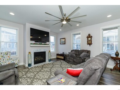 Gas fireplace, ceiling fan, canned lighting