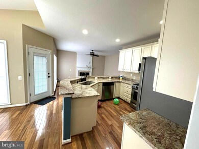 12505 Fox View Way, Reston, VA 20191 - photo 5