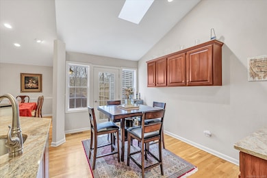 498 Elk Run unit 498, Shelton, CT 06484 - photo 6