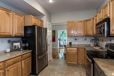 149 Bishops Forest Dr, Waltham, MA 02452 - photo 6