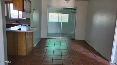 Kitchen & Dining