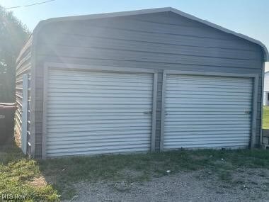 2 car det garage with gravel floor