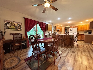 Dining Area easy flowing into living room and kitc