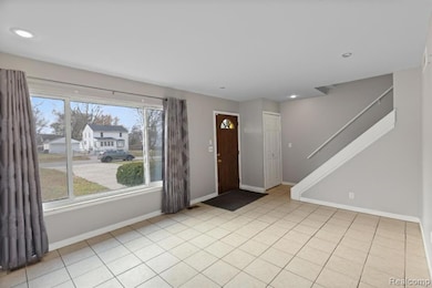 19682 Jeanette St, Southfield, MI 48075 - photo 3