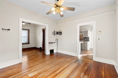 1046 12th St NE, Cedar Rapids, IA 52402 - photo 5