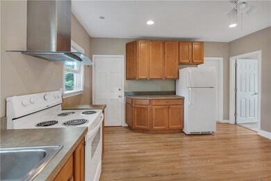 53 Burton St unit 2, Bristol, RI 02809 - photo 4