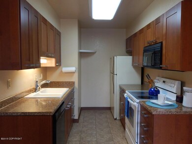 2906 Doris St unit B, Anchorage, AK 99517 - photo 2