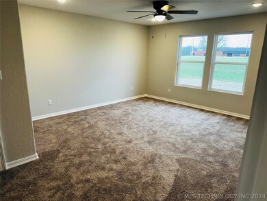 701 SW 11th St, Muldrow, OK 74948 - photo 5