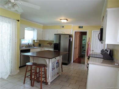 Kitchen with pantry and access to garage and scree