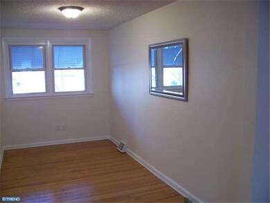 70 Suburban Ln, Upper Darby, PA 19082 - photo 4