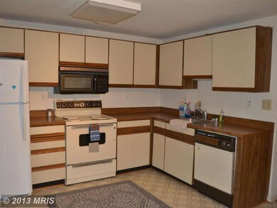 20511 Strath Haven Dr, Montgomery Village, MD 20886 - photo 2