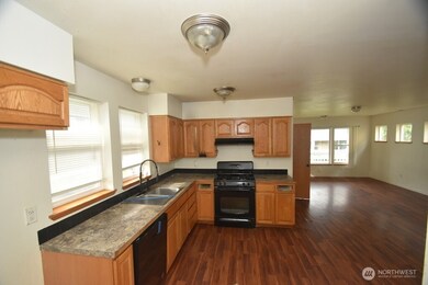 7907 Port Susan Place unit 6, Stanwood, WA 98292 - photo 5