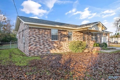 201 Roberts Ave, Rainbow City, AL 35906 - photo 2