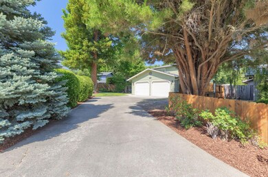 1605 NW Prospect Ave, Grants Pass, OR 97526 - photo 2