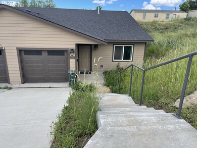 1235 SW 12th St, Pendleton, OR 97801 - photo 2