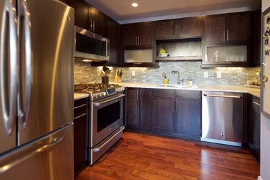 8 E Broad St 502 7