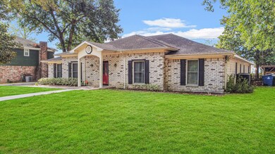10108 Woodhollow Dr, Conroe, TX 77385 - photo 2