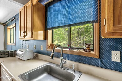 277 Chestnut Hill Dr, the Hideout, PA 18436 - photo 6