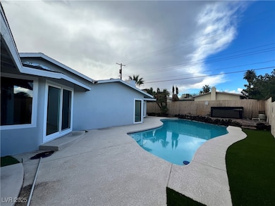 3140 Hebard Dr, Las Vegas, NV 89121 - photo 2