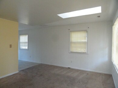 317 Lakewood Dr, Jacksonville, NC 28546 - photo 2