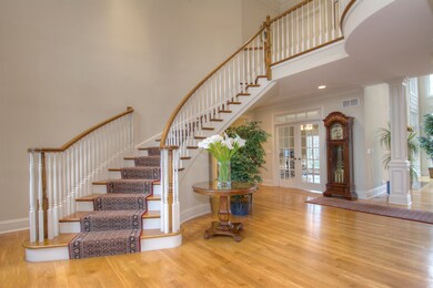Curved Staircase to 2nd Floor