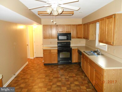 10708 Bentwood Ct, Spotsylvania, VA 22553 - photo 2