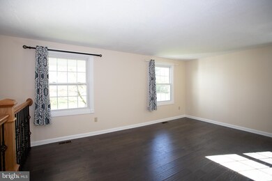 12903 Melville Ln, Fairfax, VA 22033 - photo 6