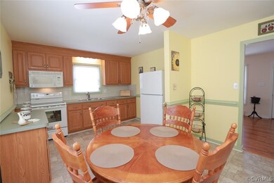 5829 Huntingcreek Dr, North Chesterfield, VA 23237 - photo 6