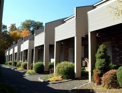 124 Coalpit Hill Rd unit 29, Danbury, CT 06810 - photo 2