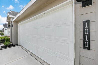 1010 Great Barracuda Ln, Alvin, TX 77511 - photo 4