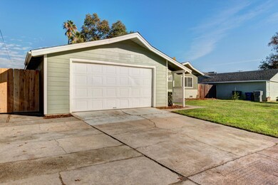 2 car garage/extra prkg