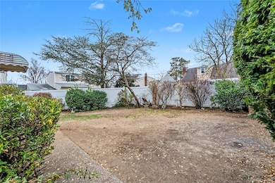 1927 Franklin Rd, Valley Stream, NY 11580 - photo 4