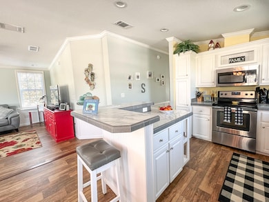Kitchen with Island