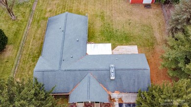 8102 E Carpenter Rd, Davison, MI 48423 - photo 7