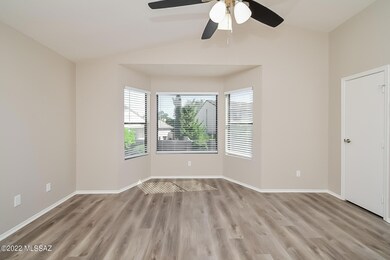 006-photo-main-bedroom-12070127