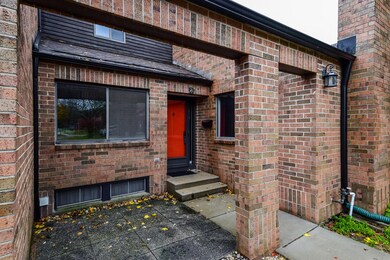 003-photo-front-entrance-6509874