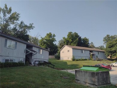 4709 Switzer Rd, Merriam, KS 66203 - photo 7