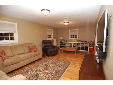 12 Scenic Dr, Derry, NH 03038 - photo 4