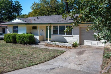 309 Myrtle Dr, Hurst, TX 76053 - photo 3
