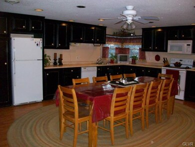 310 Birch St, Easton, PA 18040 - photo 3