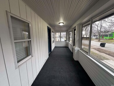 Ft enclosed porch East
