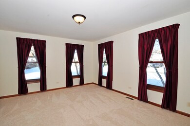 3461 Meadow Crest Cir, Gurnee, IL 60031 - photo 5