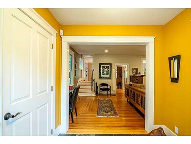 Entry/Foyer.